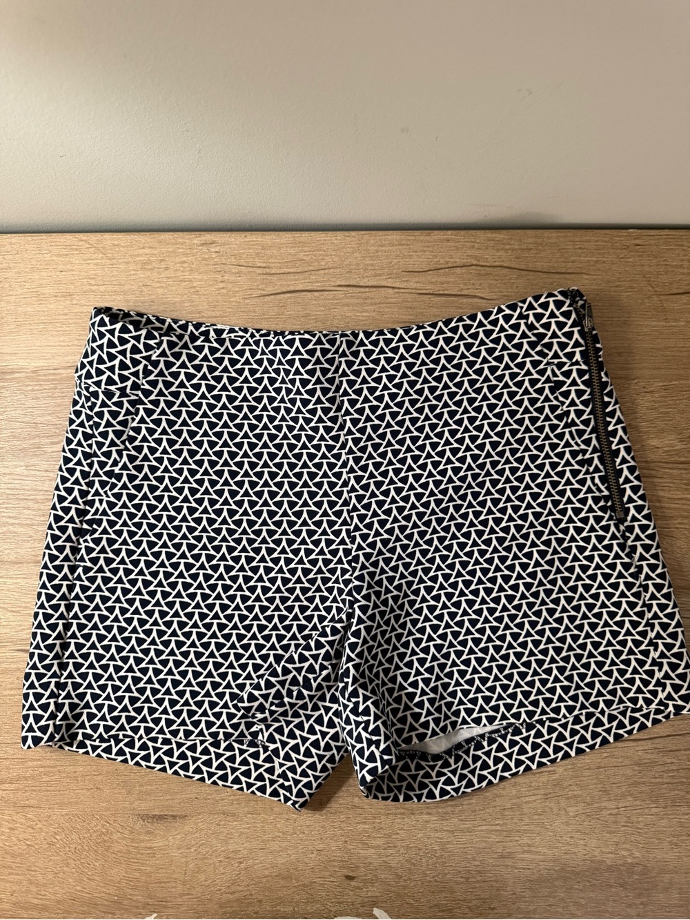 BANANA REPUBLIC Black & White Geometric Women's Shorts, Size 0